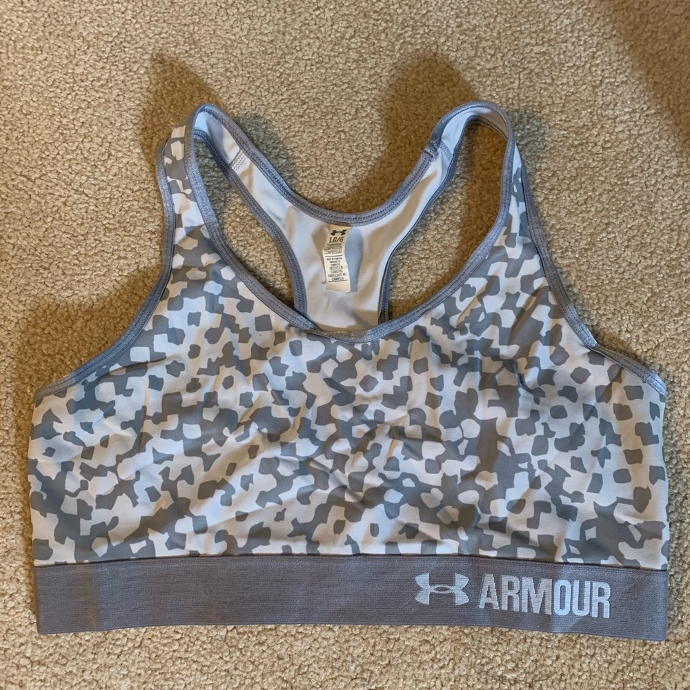 Under armour sports bra barely worn
